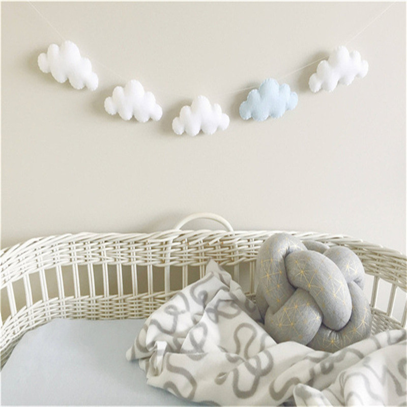 Guirlandes de nuages en feutre - Baby Nursery Fabric avis et prix